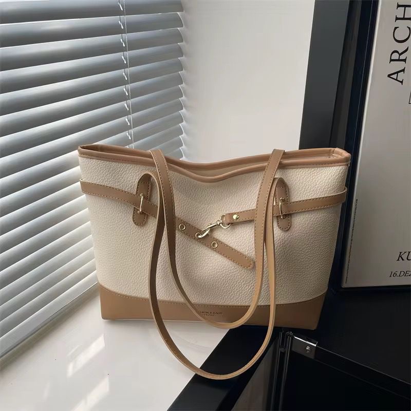 Women leather totebag
